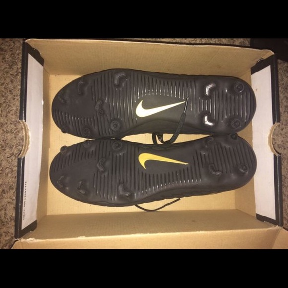 Hyper vapor Nike cleats - Picture 4 of 4